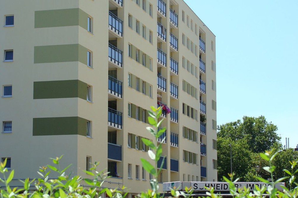 Sanierte Wohnanlage in Köln mit neuer Fassade